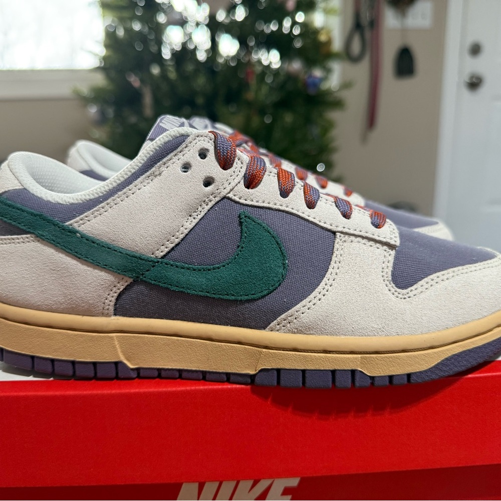 Nike Beige and Green Sneakers - Picture 4 of 12